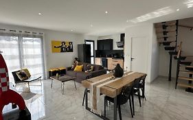 Le Refuge du Léman, Duplex neuf de 80m 2, à 5 minutes de Geneve pour 4 à 6 personnes